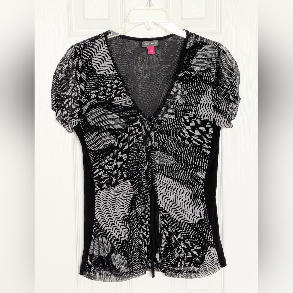 Vince Camuto Women's (Small) Black & Cream V-Neck Mesh Pullover Blouse w/Ruching